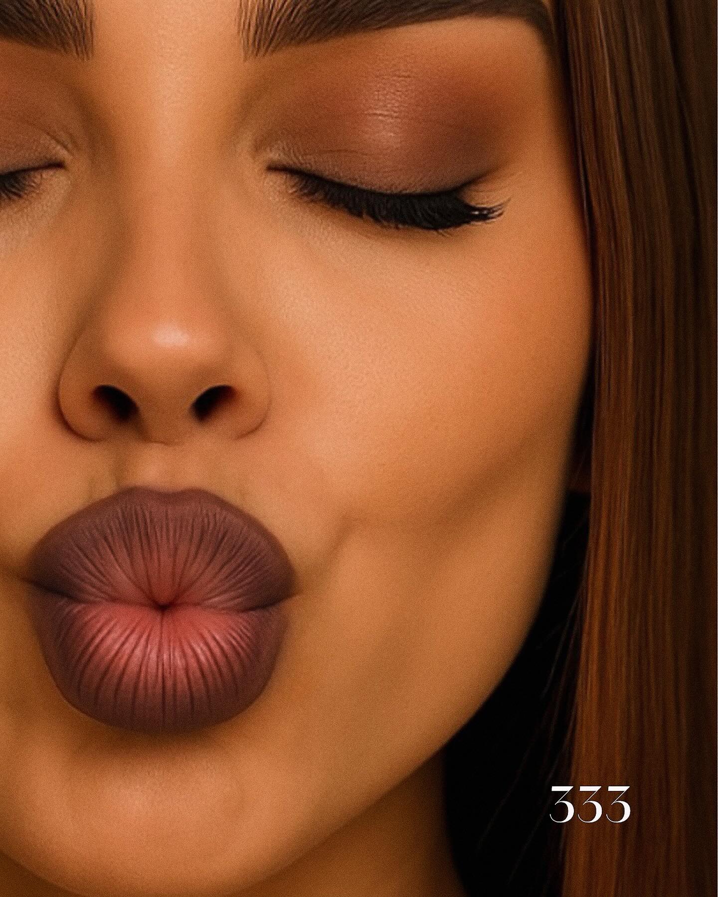 Hope — model editorial